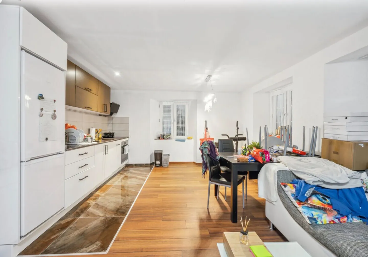Casa multifamiliare completamente ristrutturata con uso residenziale e commerciale in posizione centrale - Foto 3 di 9