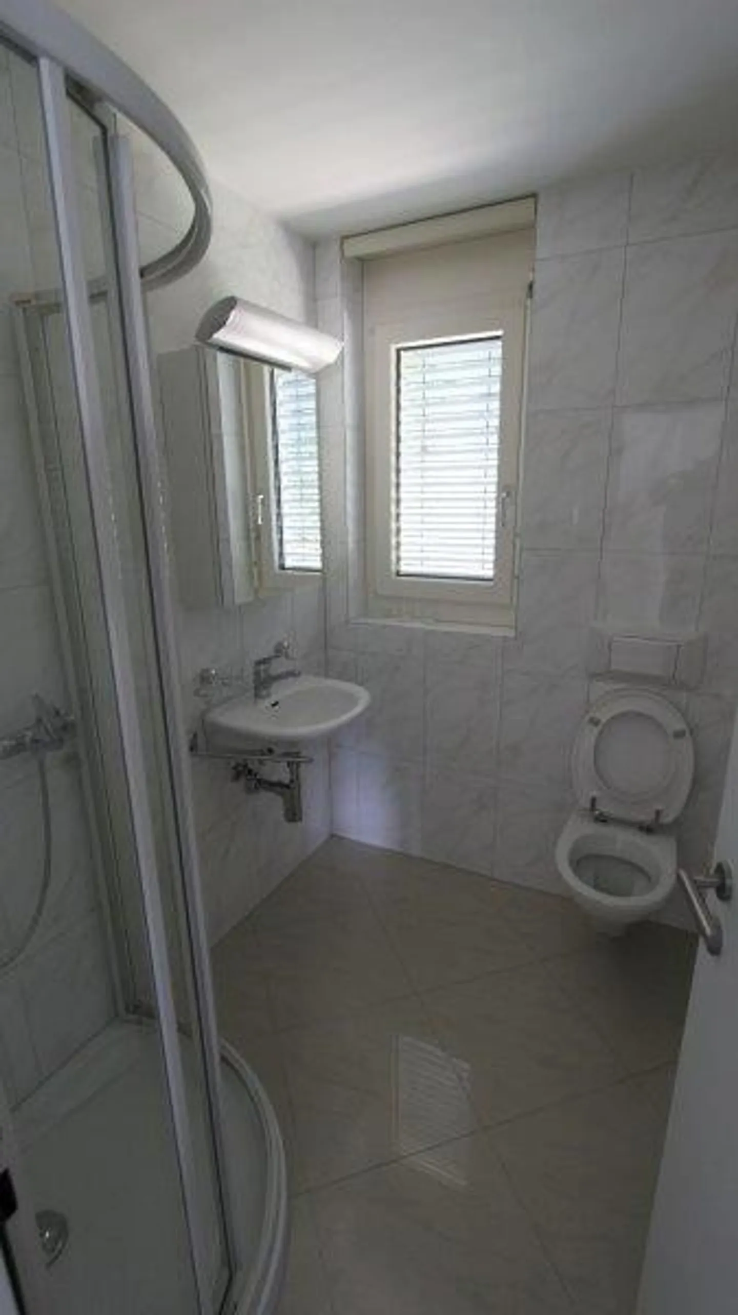 Spacious 5-room maisonette apartment with fireplace and direct view of the Pilatus - Photo 5 of 13