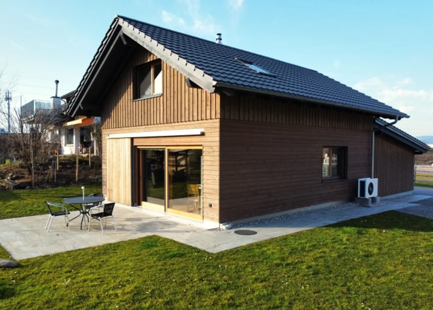 Maison en bois indépendante de 3 pièces avec vue panoramique à Galgenen - Photo 1 sur 13
