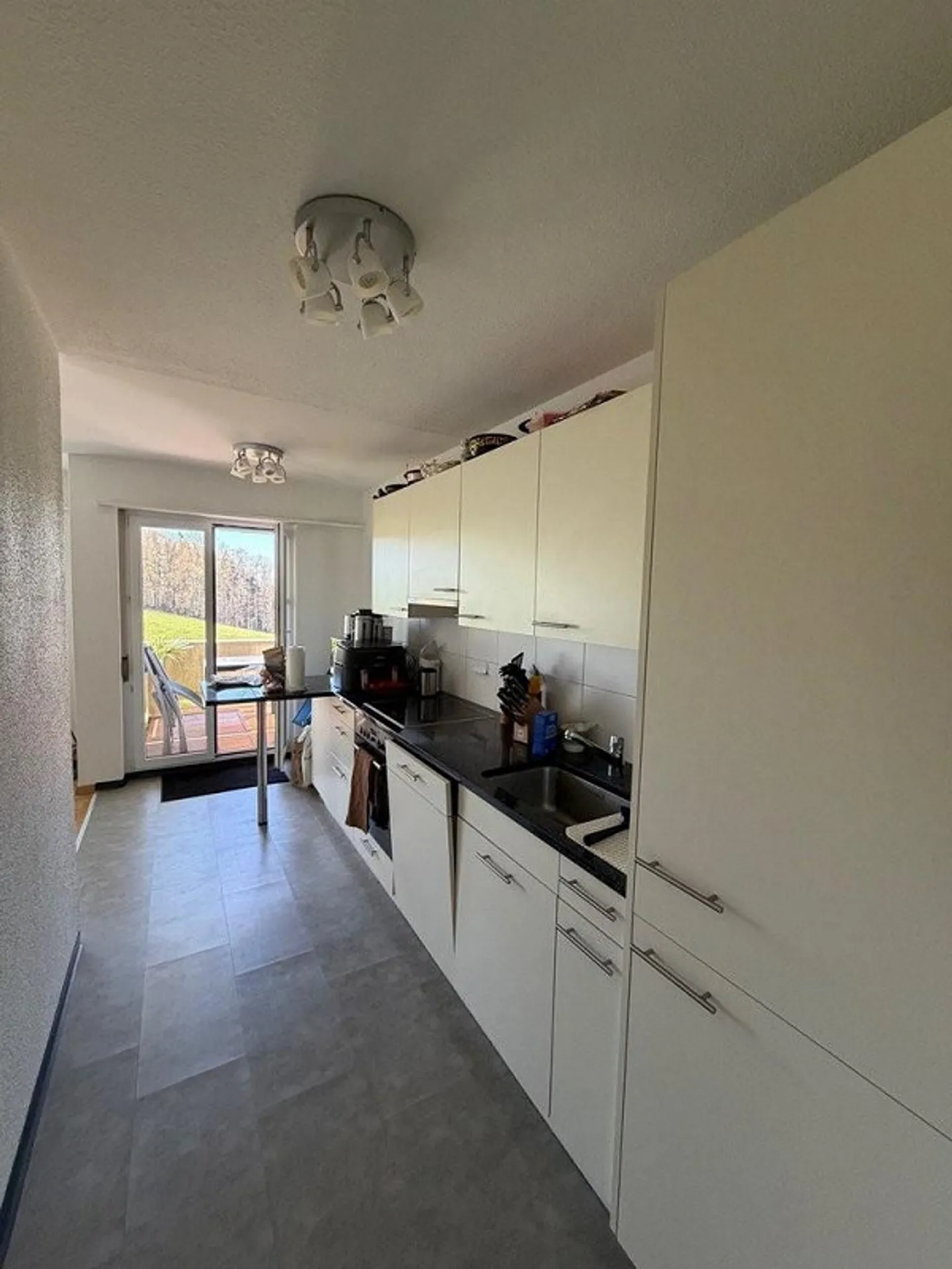 Près de l'université - Beau logement dans un excellent emplacement avec vue sur la verdure - Photo 3 sur 9