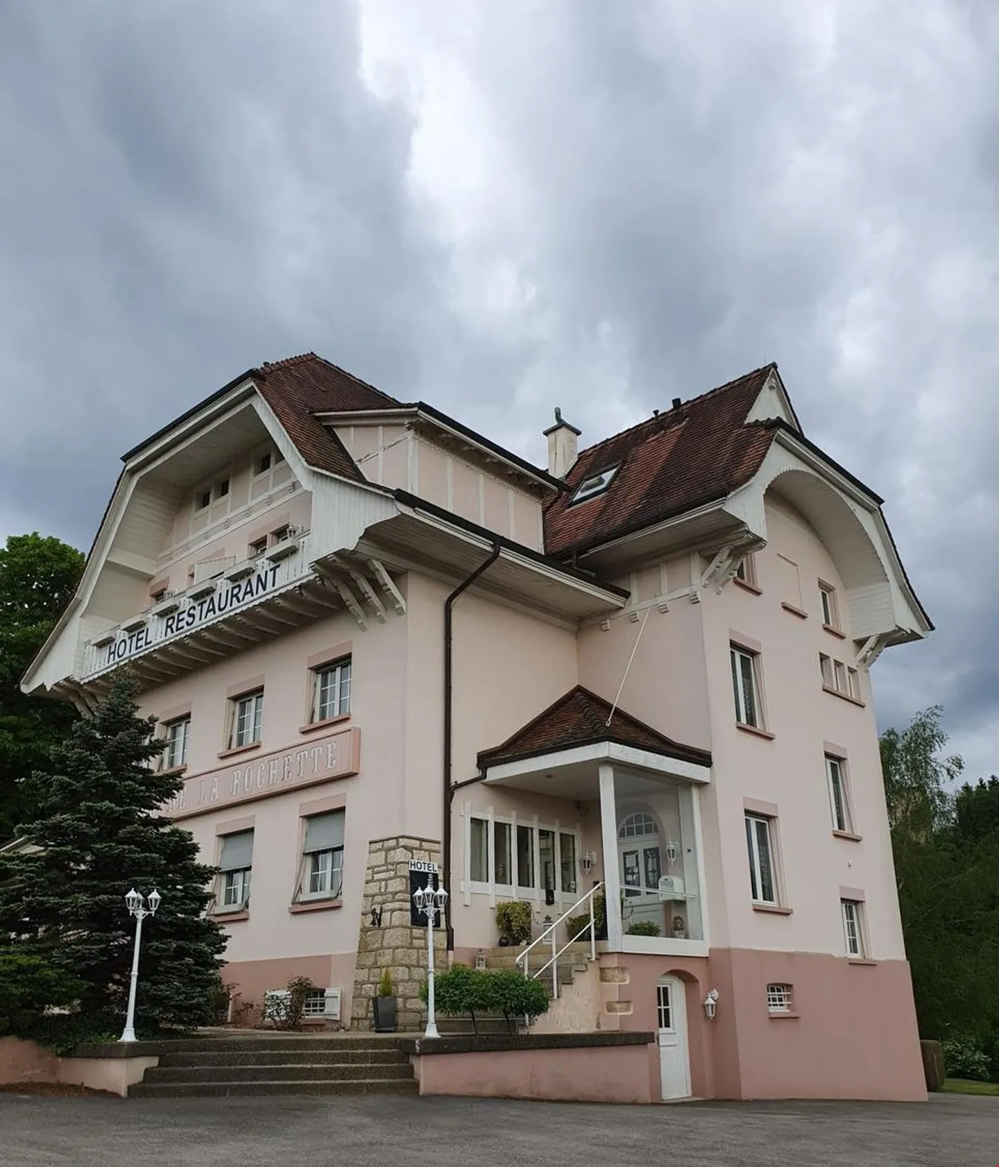 Wunderschönes 8-Zimmer-Haus - Foto 2 von 11