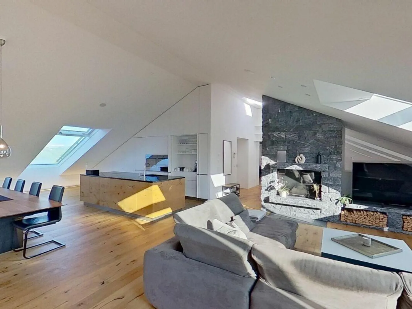 Exklusive Dachwohnung mit Aussicht - Foto 2 von 12