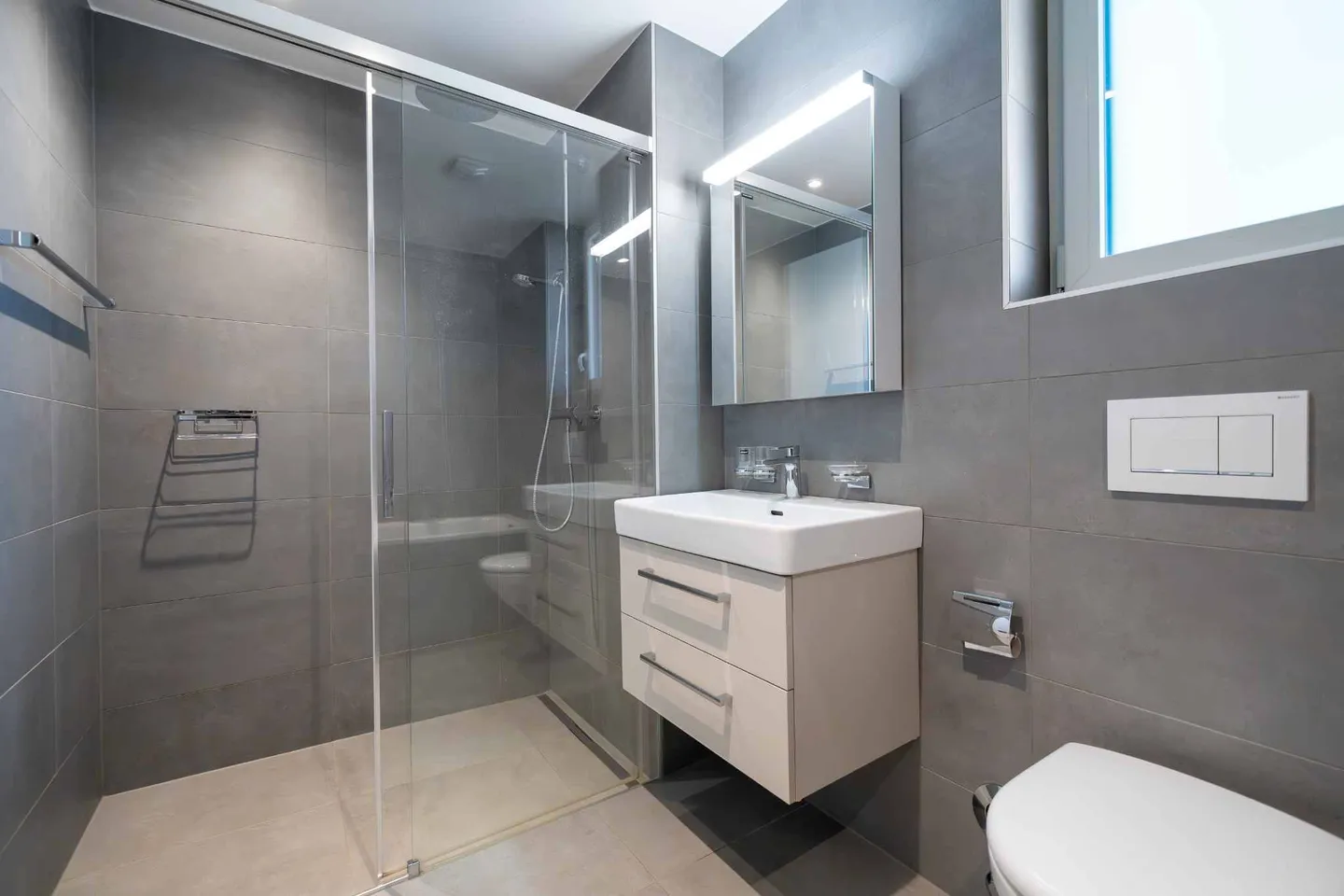 Una proprietà eccezionale che unisce comfort, modernità, spazi generosi e vista lago - Foto 6 di 7