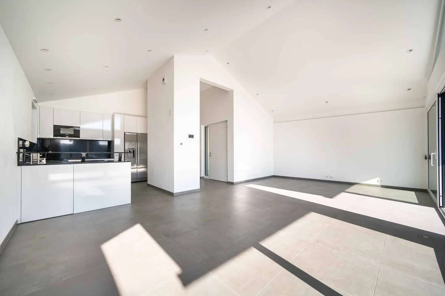 Una proprietà eccezionale che unisce comfort, modernità, spazi generosi e vista lago - Foto 3 di 7