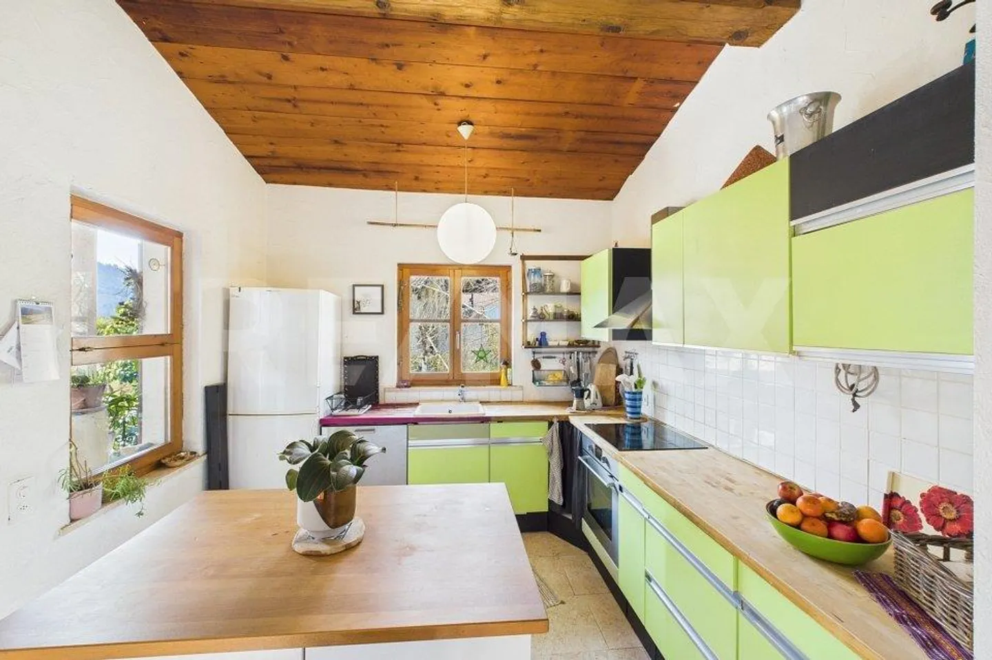 Two magnificent houses on a property with garden and forest - Photo 9 of 13