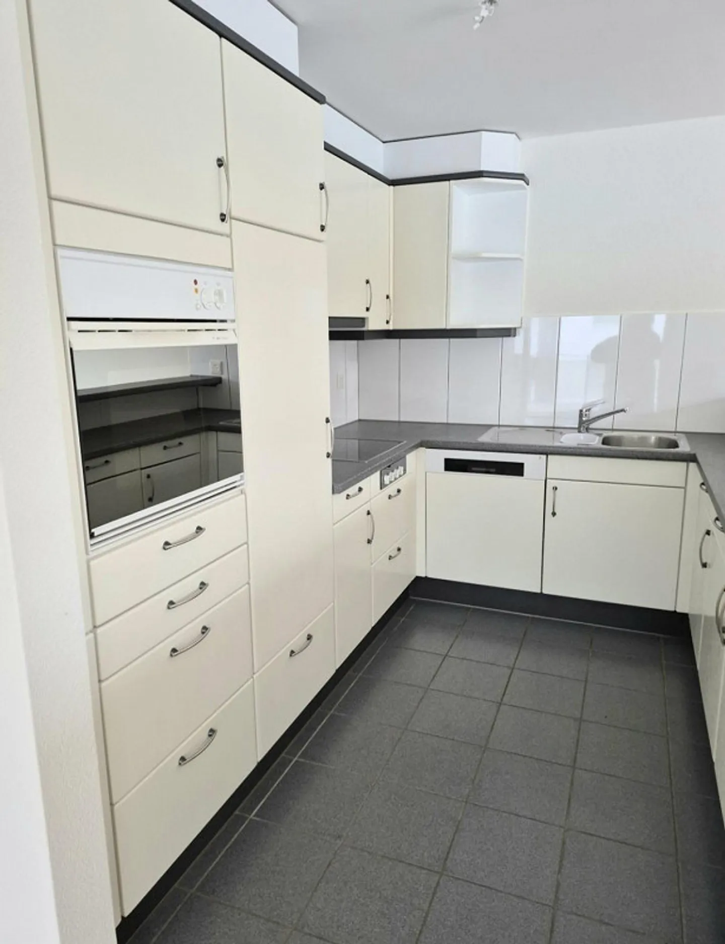Appartamento 3.5 stanze appena ristrutturato ad Adligenswil LU - Foto 2 di 7
