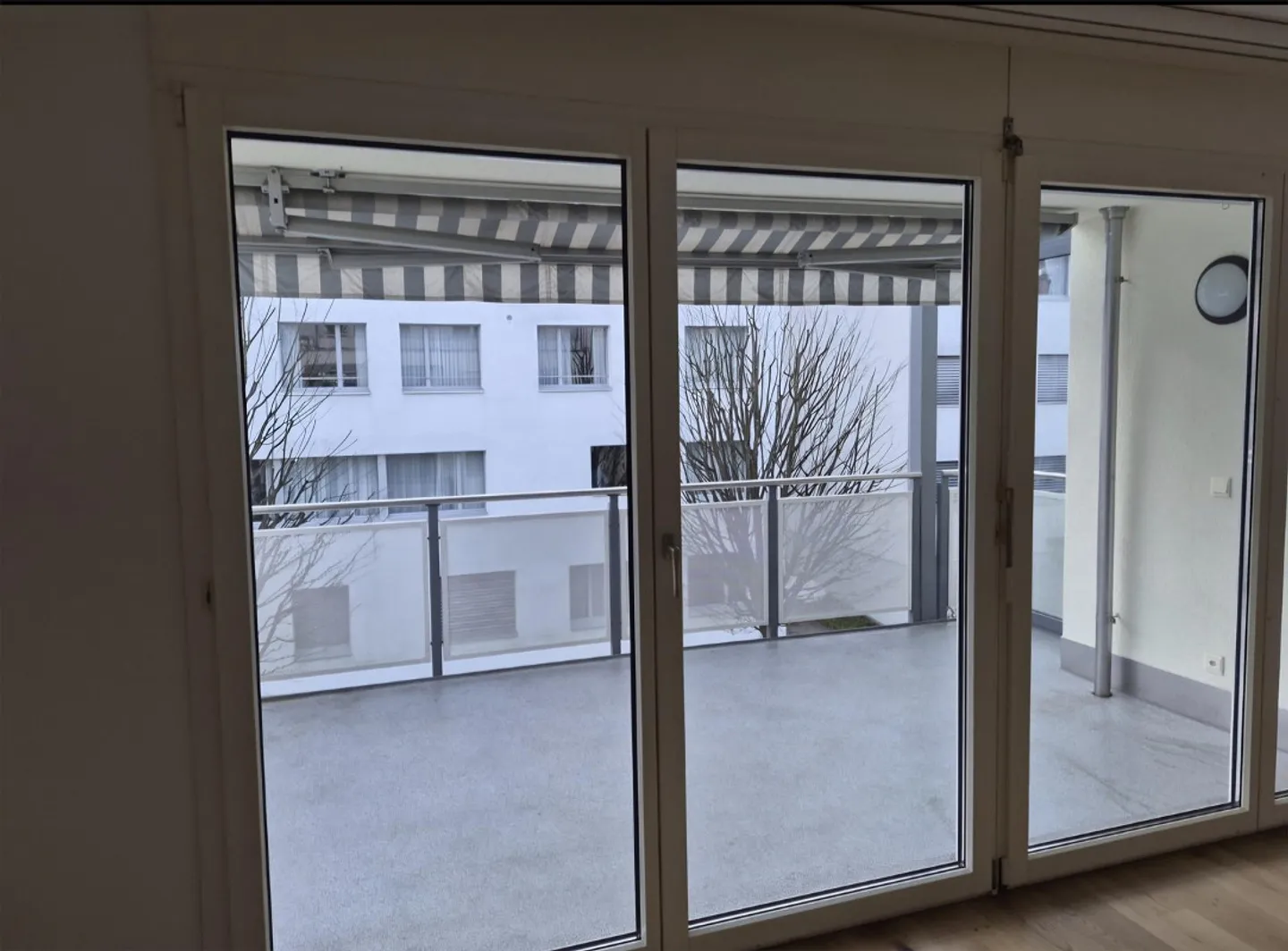 Appartamento 3.5 stanze appena ristrutturato ad Adligenswil LU - Foto 3 di 7