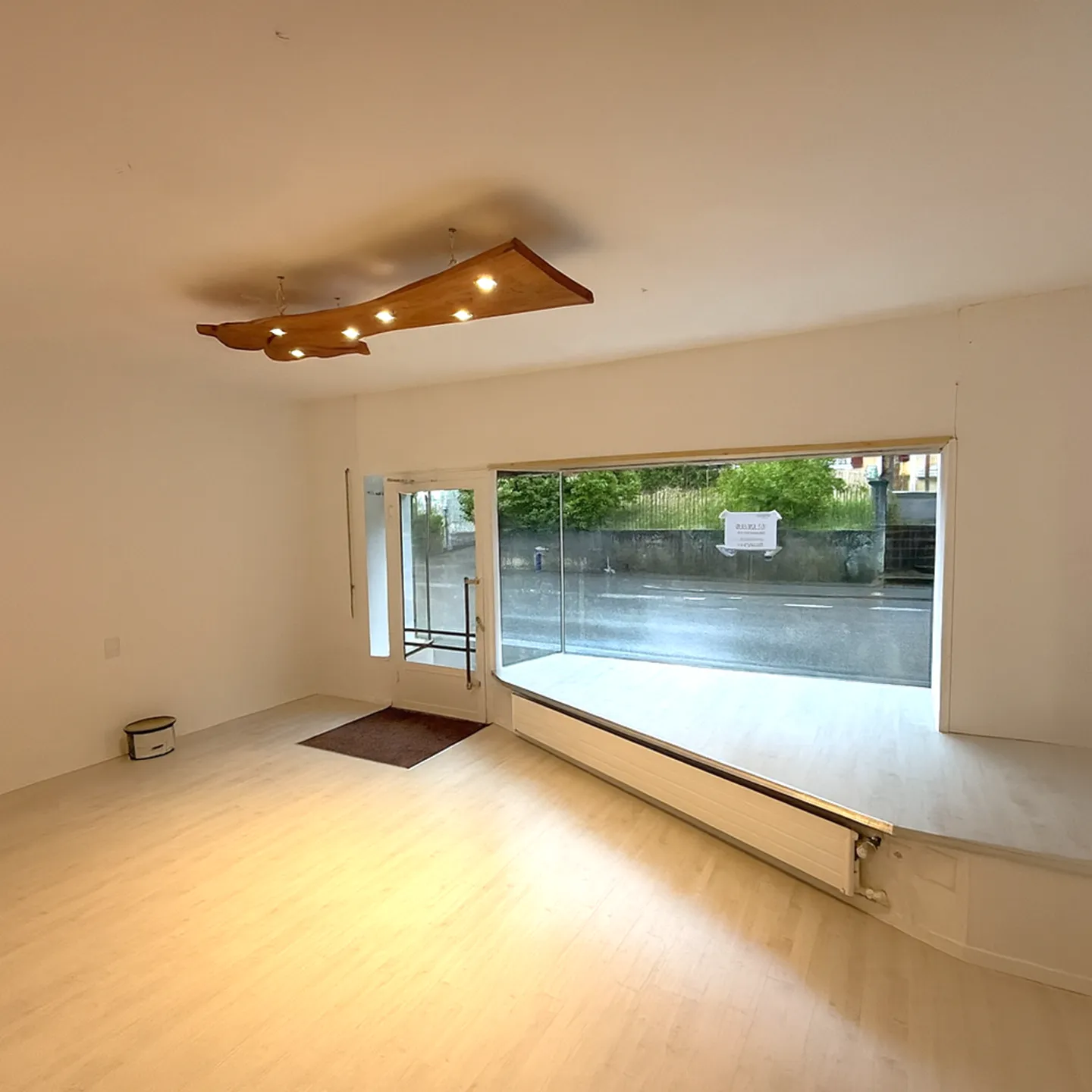 Immeuble mixte à louer - Photo 1 sur 4