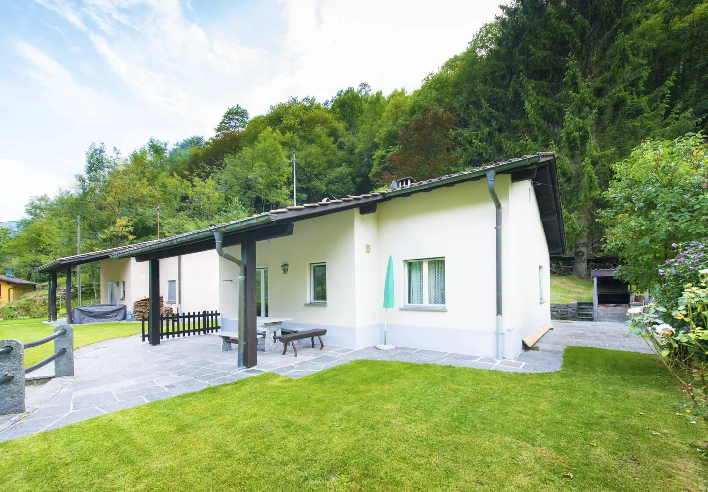Casa con terreno - Foto 2 di 16