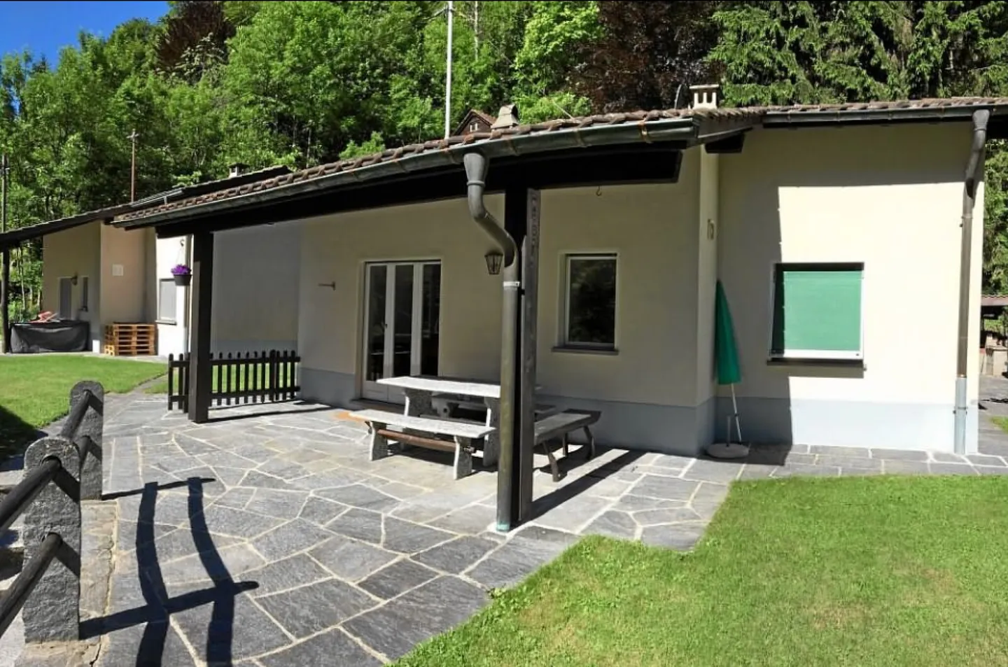 Casa con terreno - Foto 3 di 16