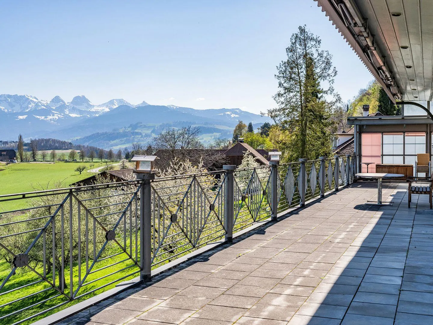 Charmante Landhausvilla mit Grundstück - Foto 5 von 13