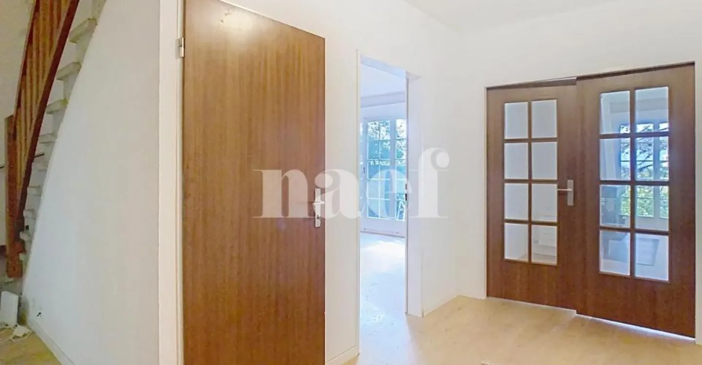 Maison de 5.5 pièces avec jardin - Foto 3 von 10