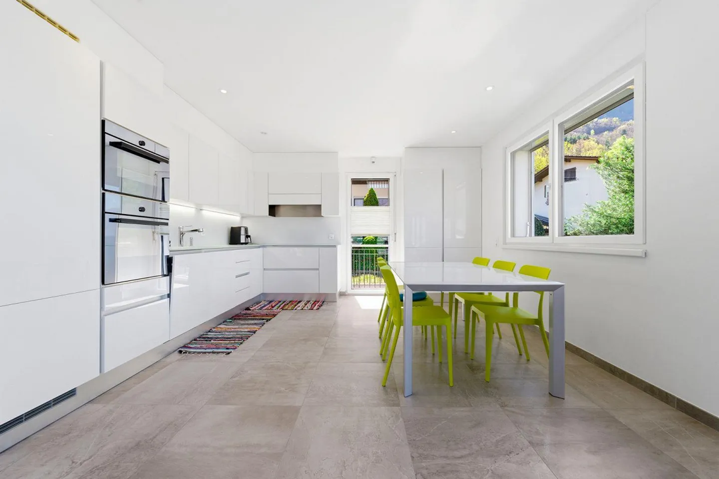 Magnifique maison bifamiliale avec vue panoramique et jardin - Photo 6 sur 15