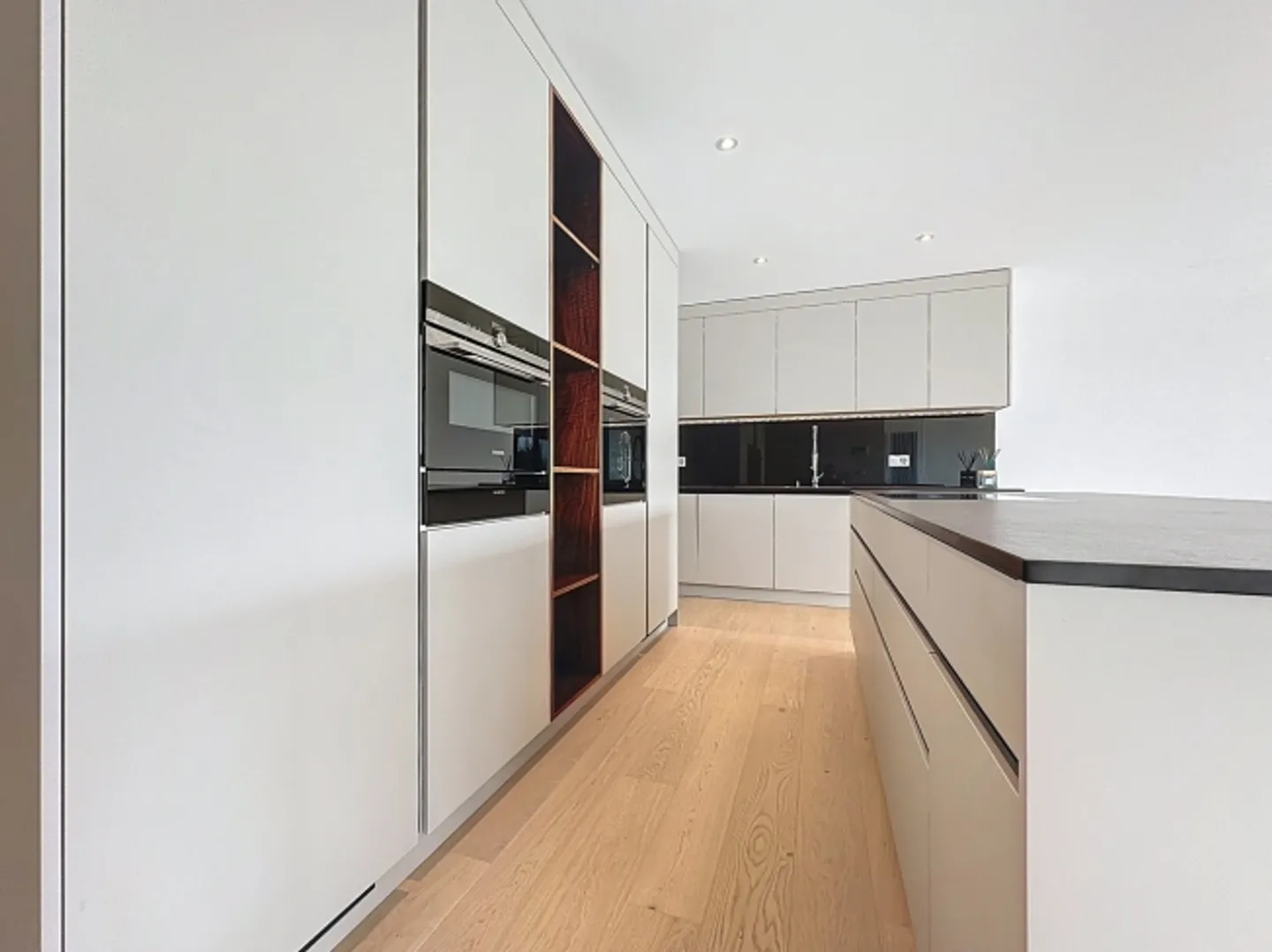 Extraordinary and spacious 4.5 room apartment with garden - Photo 2 of 12
