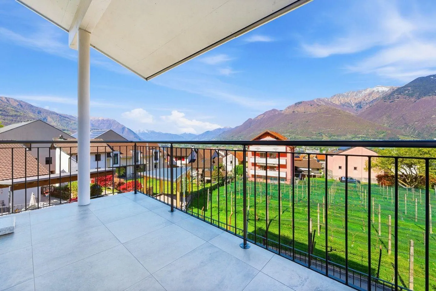 Magnifique maison bifamiliale avec vue panoramique et jardin - Photo 8 sur 15