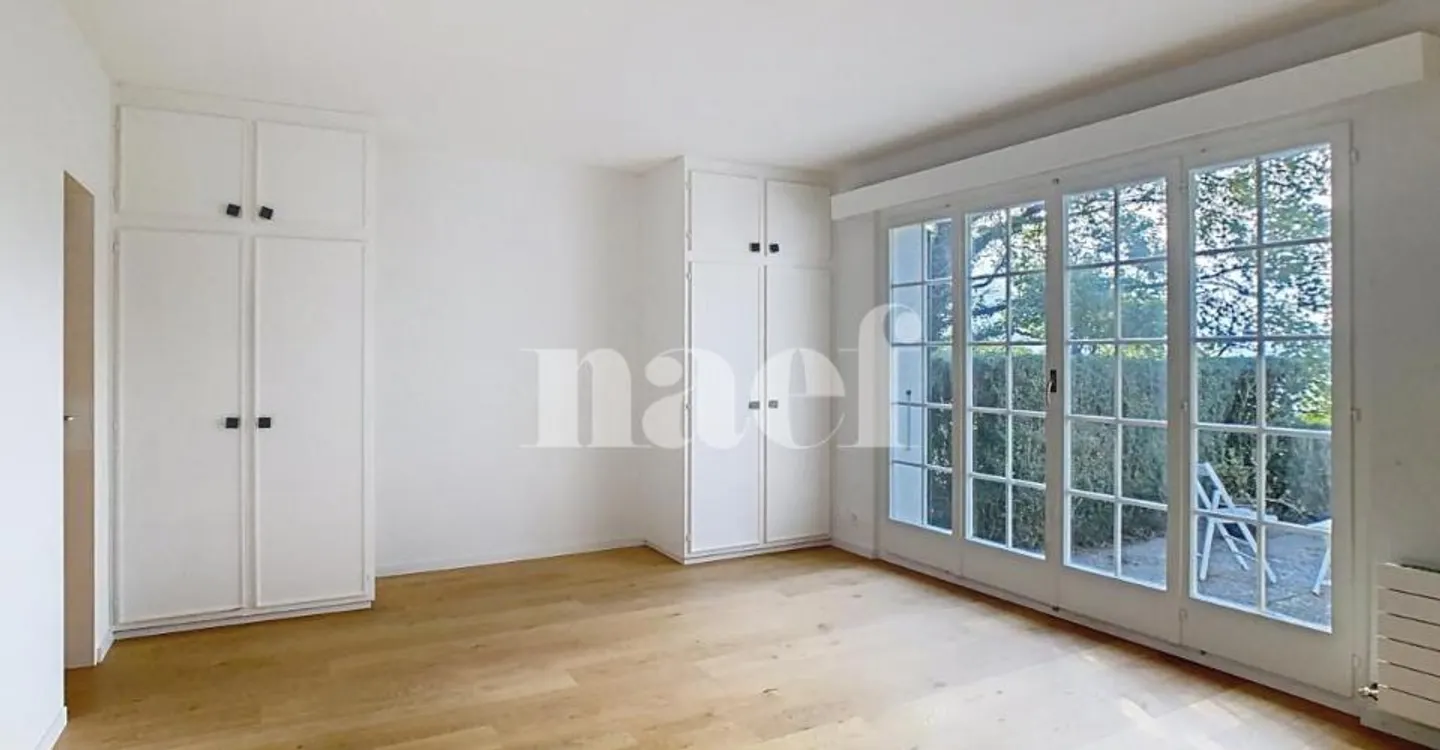Maison de 5.5 pièces avec jardin - Foto 8 von 10