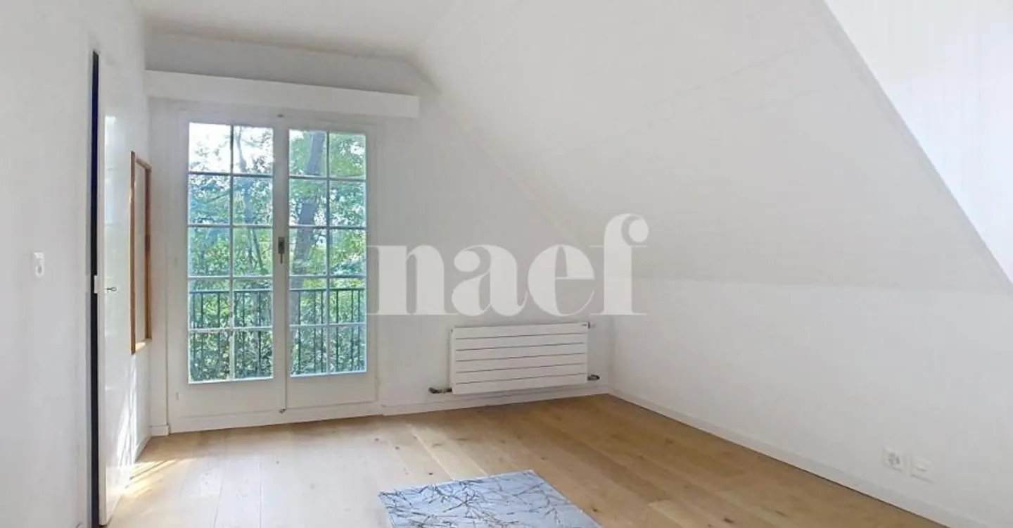 Maison de 5.5 pièces avec jardin - Foto 9 von 10