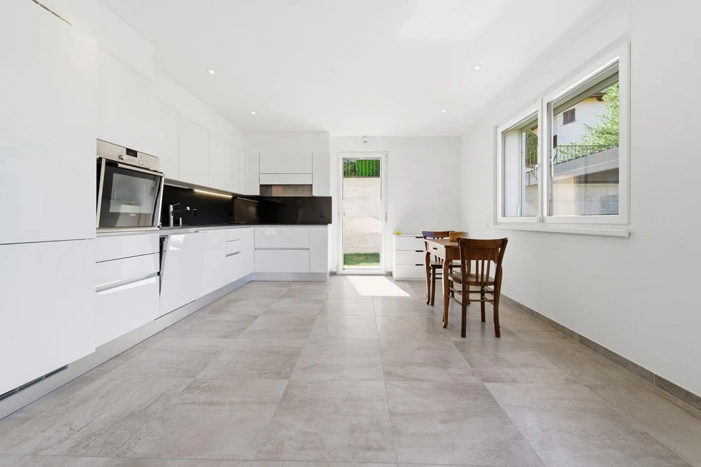 Magnifique maison bifamiliale avec vue panoramique et jardin - Photo 15 sur 15