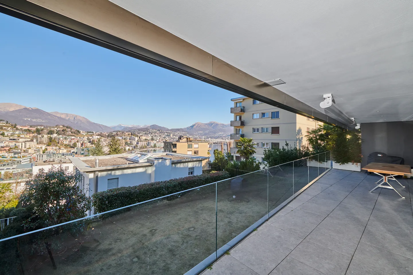 Appartamento di Lusso con Vista Lago - Foto 4 di 14