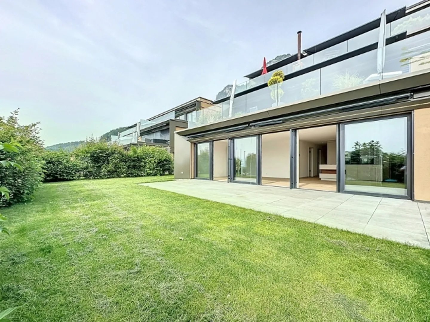 Extraordinary and spacious 4.5 room apartment with garden - Photo 11 of 12