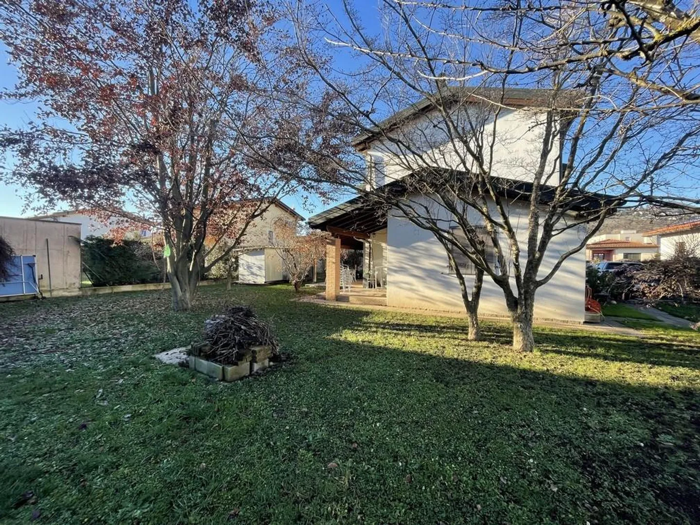 Large Detached House 5.5 with Garden - Photo 2 of 13