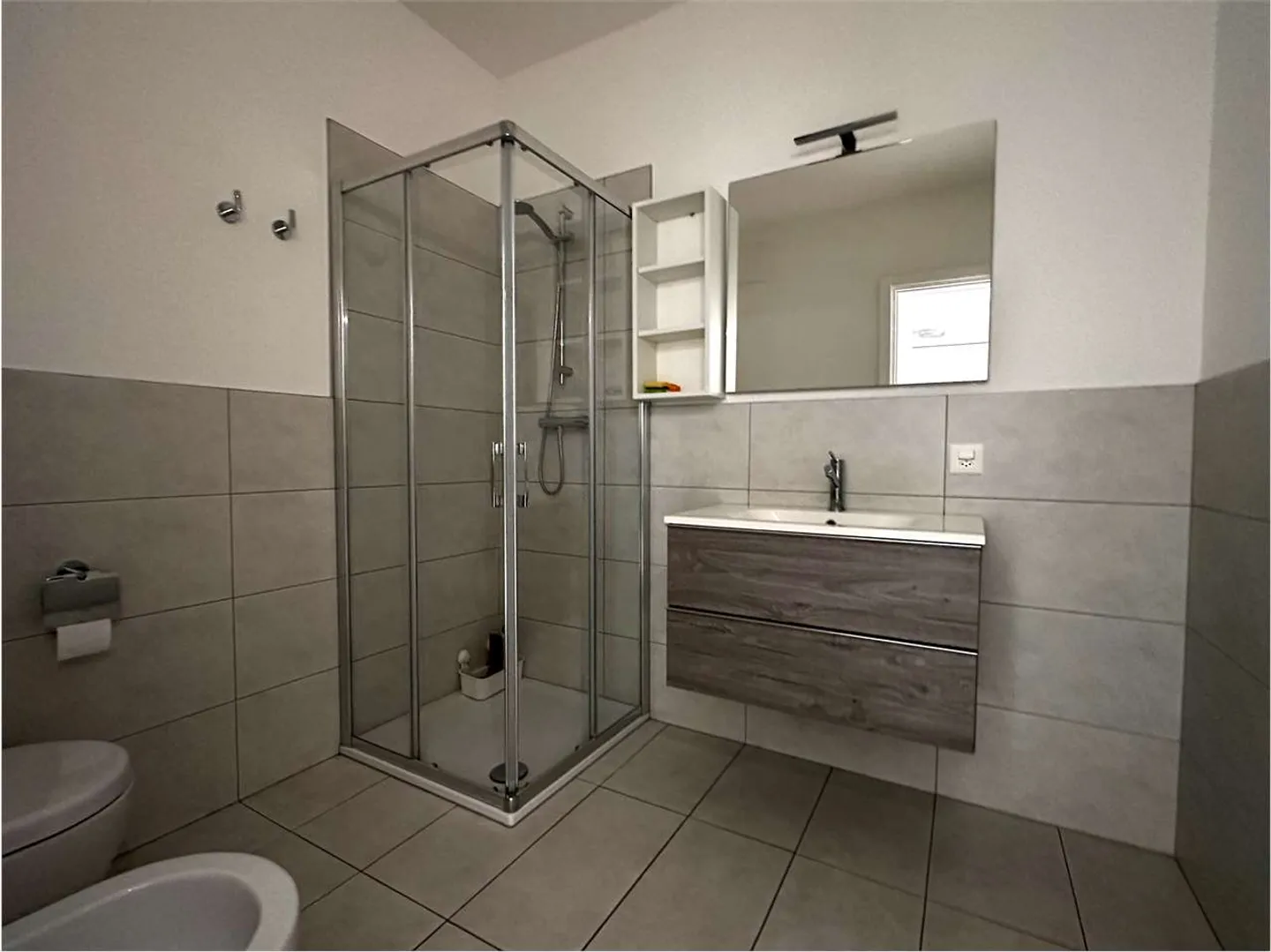 Helles 2,5-Zimmer-Wohnung komplett möbliert mit großem Terrassenbereich - Foto 9 von 13