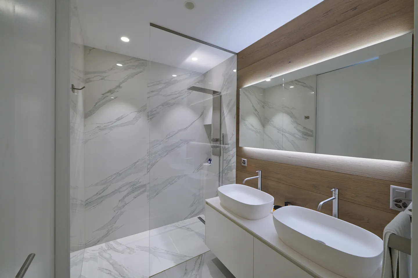 Appartamento di Lusso con Vista Lago - Foto 9 di 14