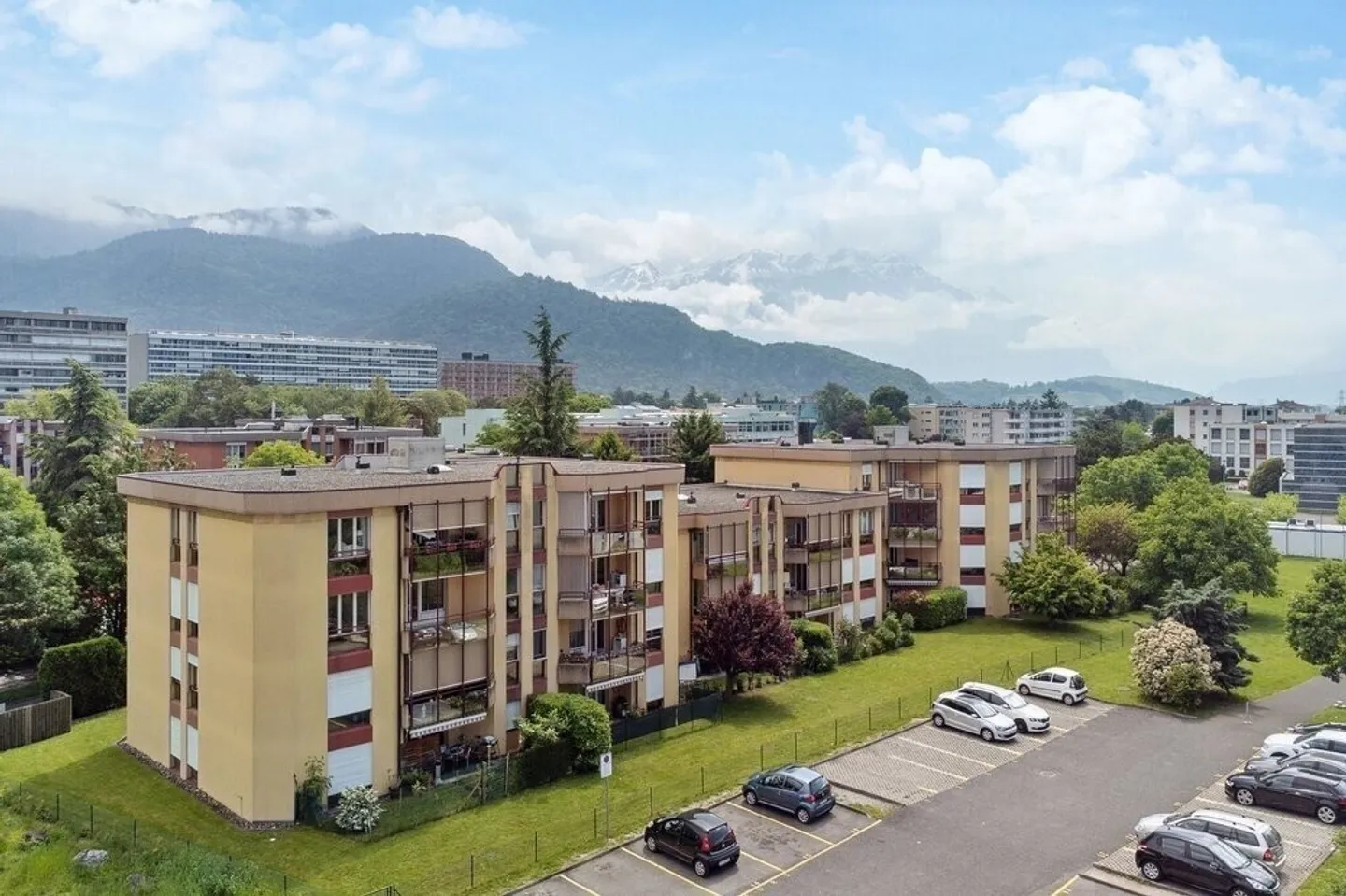 Magnifico alloggio situato in un quartiere tranquillo e verdeggiante! - Foto 1 di 1
