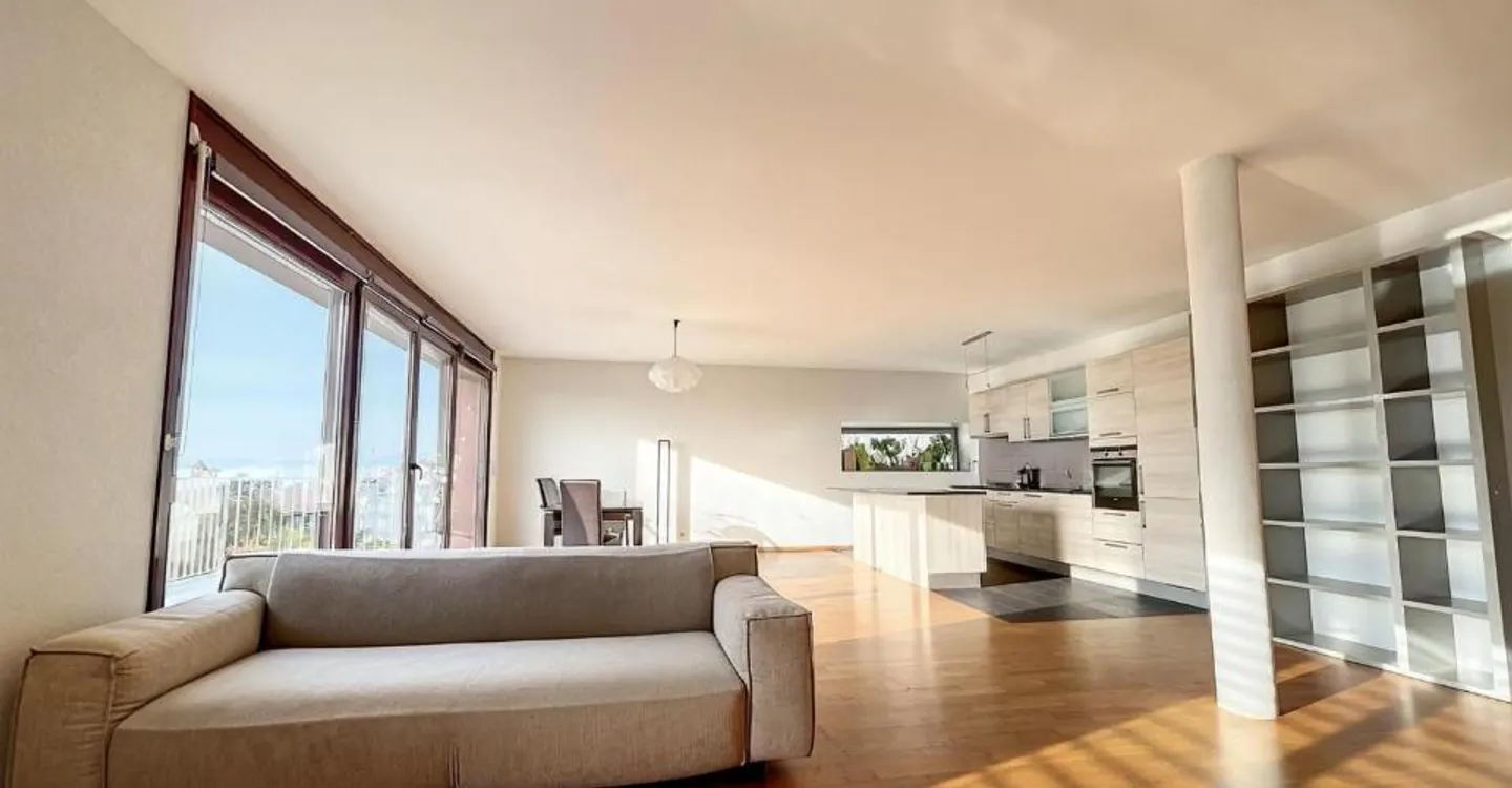 Appartement Magnifique avec Vue Alpestre - Photo 3 sur 4