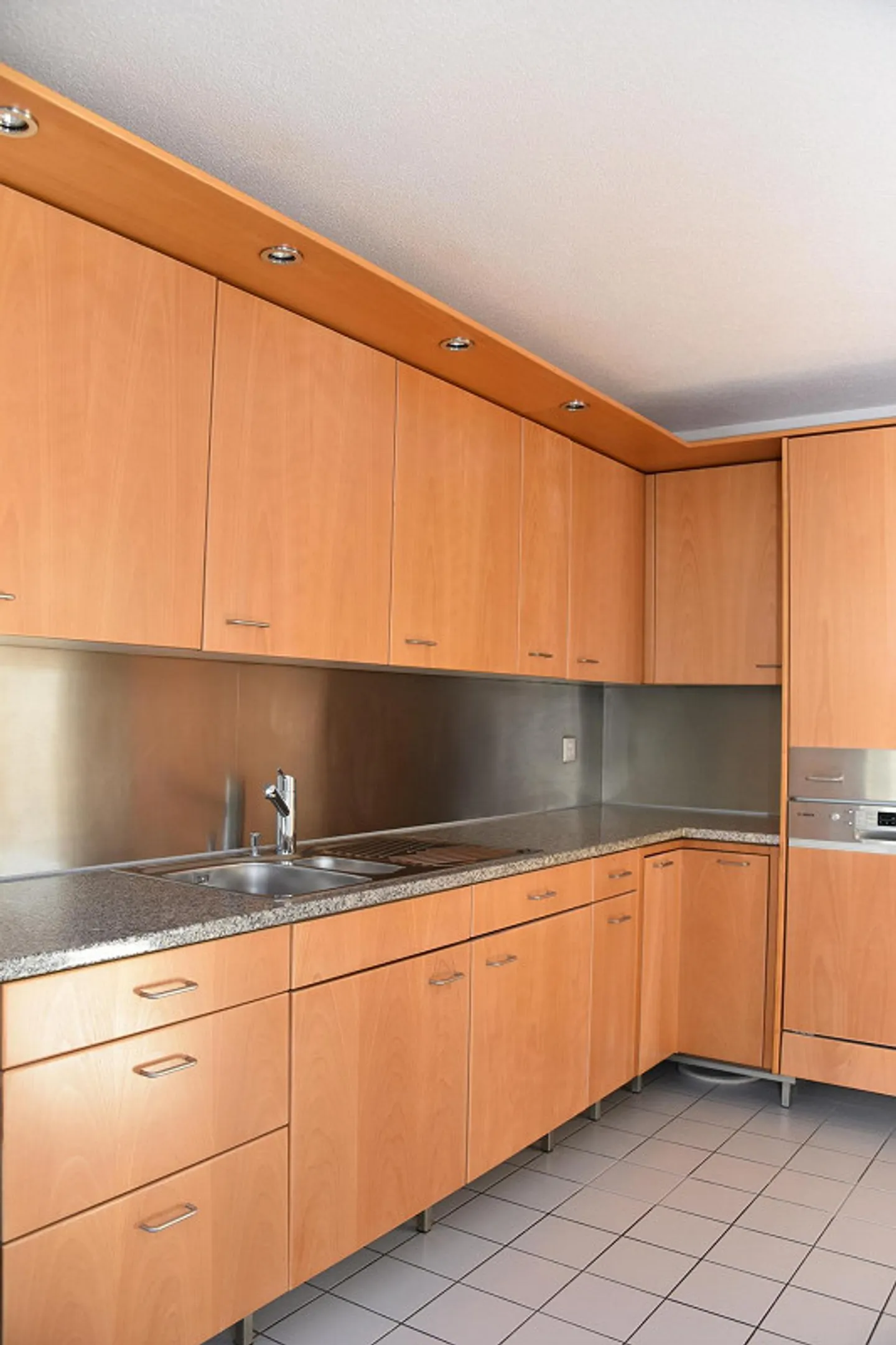 Plenty of Space to Live: Corner Townhouse in a Quiet Location - Photo 3 of 25