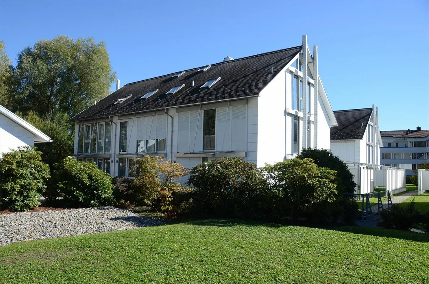 Plenty of Space to Live: Corner Townhouse in a Quiet Location - Photo 5 of 25