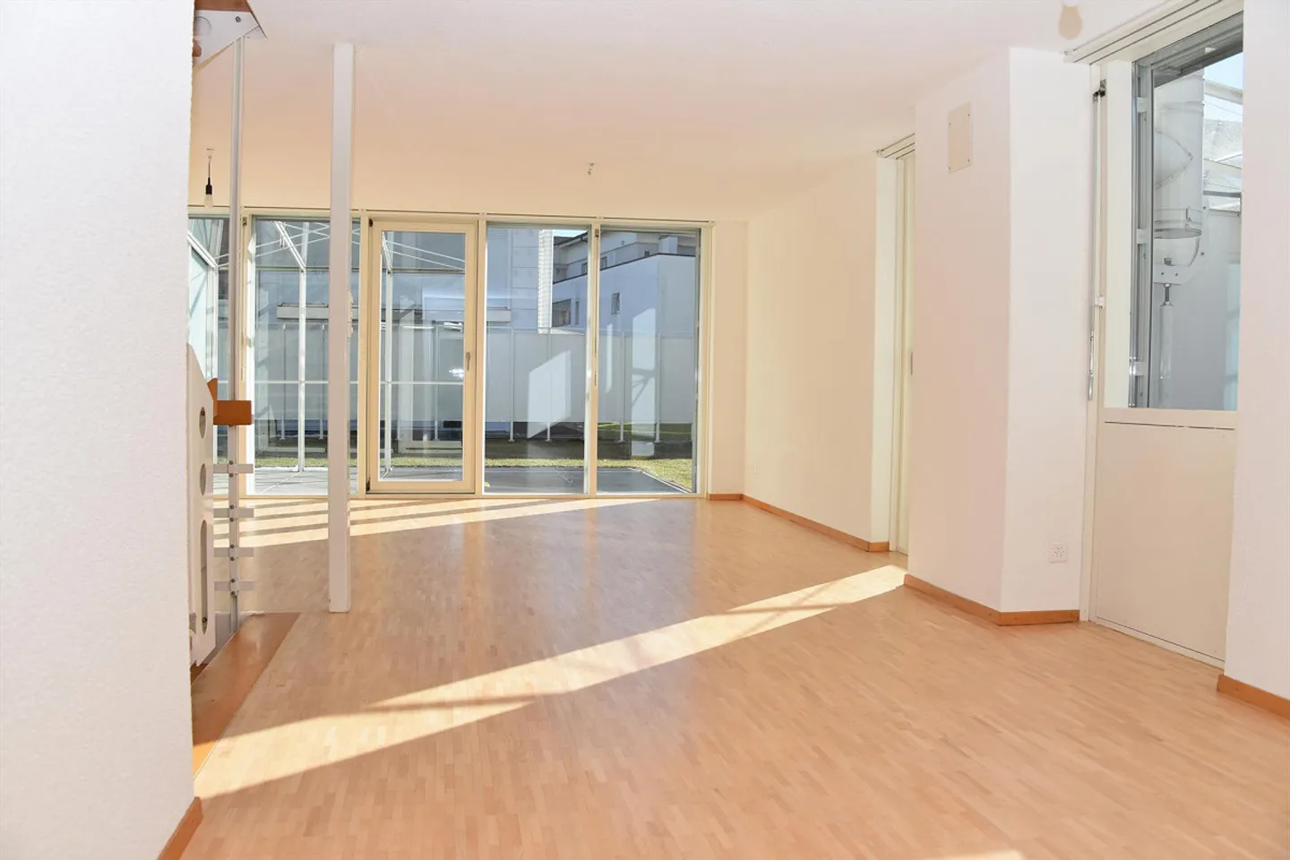 Plenty of Space to Live: Corner Townhouse in a Quiet Location - Photo 6 of 25