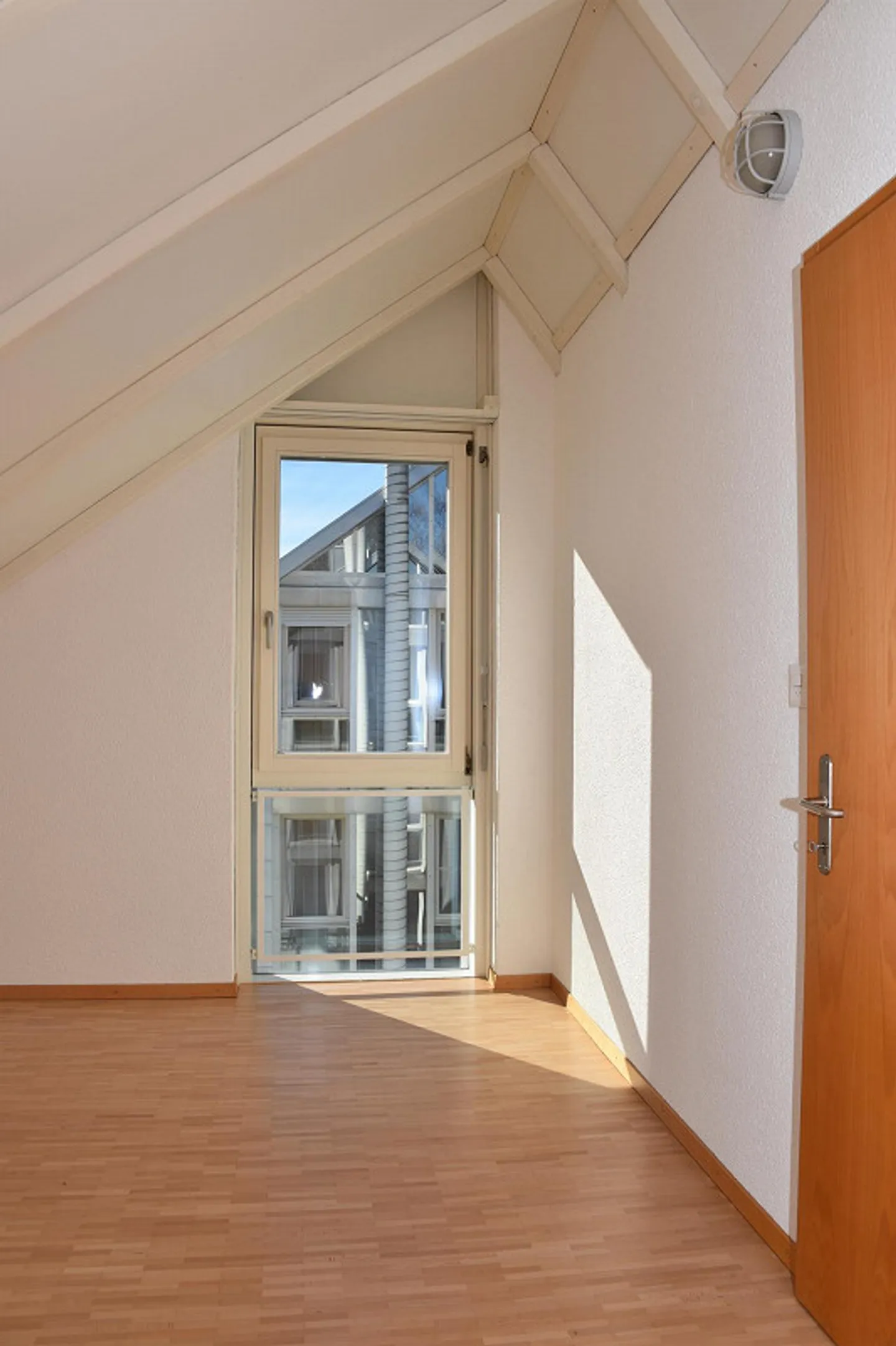 Plenty of Space to Live: Corner Townhouse in a Quiet Location - Photo 20 of 25