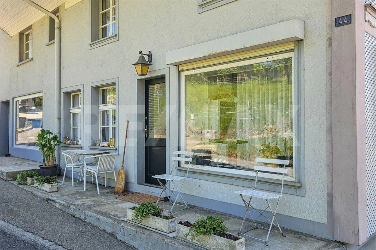 3 Familienhaus an ruhiger, sonniger Lage. Vermietet in gutem Zustand. - Foto 2 von 10