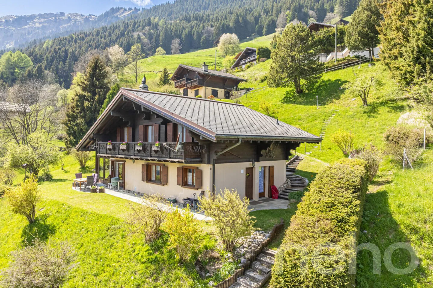 Esclusivo: Grande chalet con tre camere da letto e 2 garage - Foto 2 di 12