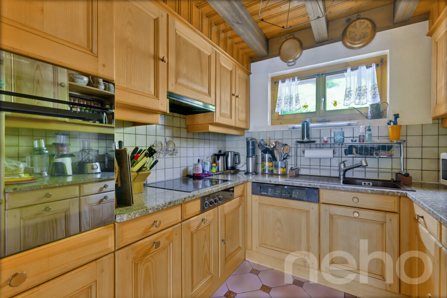 Esclusivo: Grande chalet con tre camere da letto e 2 garage - Foto 5 di 12