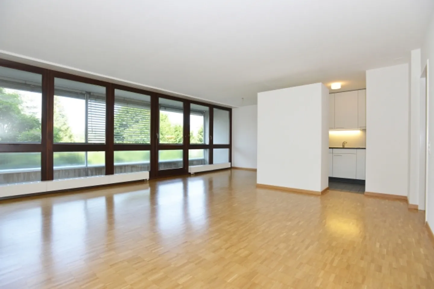 RENT WITHOUT DEPOSIT - We are looking for you! - Photo 2 of 6