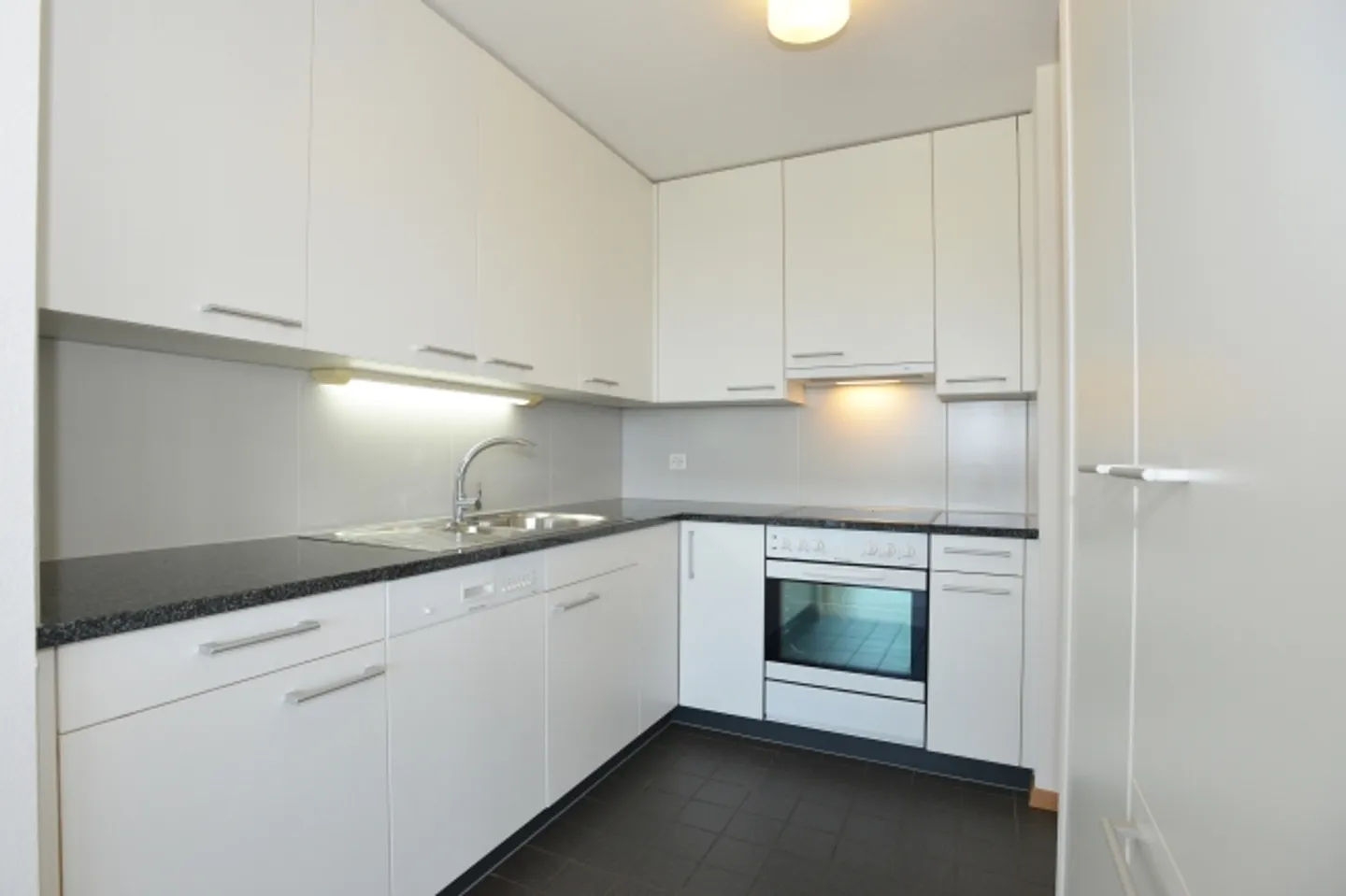 RENT WITHOUT DEPOSIT - We are looking for you! - Photo 3 of 6