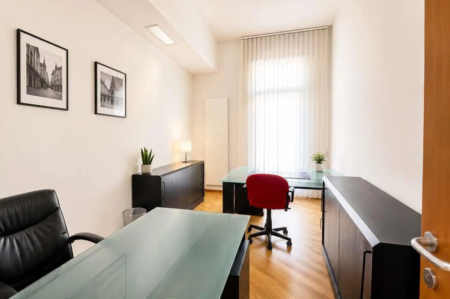 Bureaux communicants au sein d'un centre d'affaires au centre de Lugano - - Photo 5 sur 6