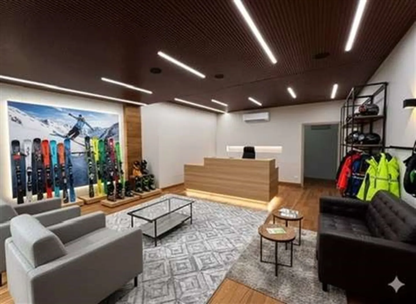 6 % Investimento, grande negozio ristrutturato nella Galleria - Foto 11 di 15