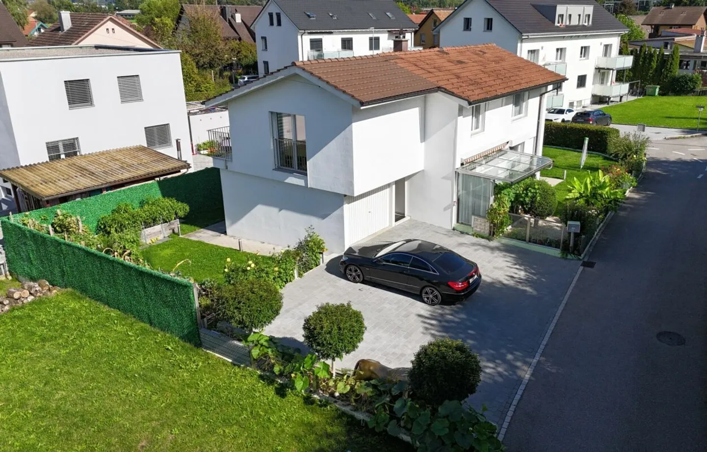 VILLA INDIPENDENTE DI 5,5 STANZE A DULLIKEN - COMPLETAMENTE RISTRUTTURATA - Foto 1 di 14