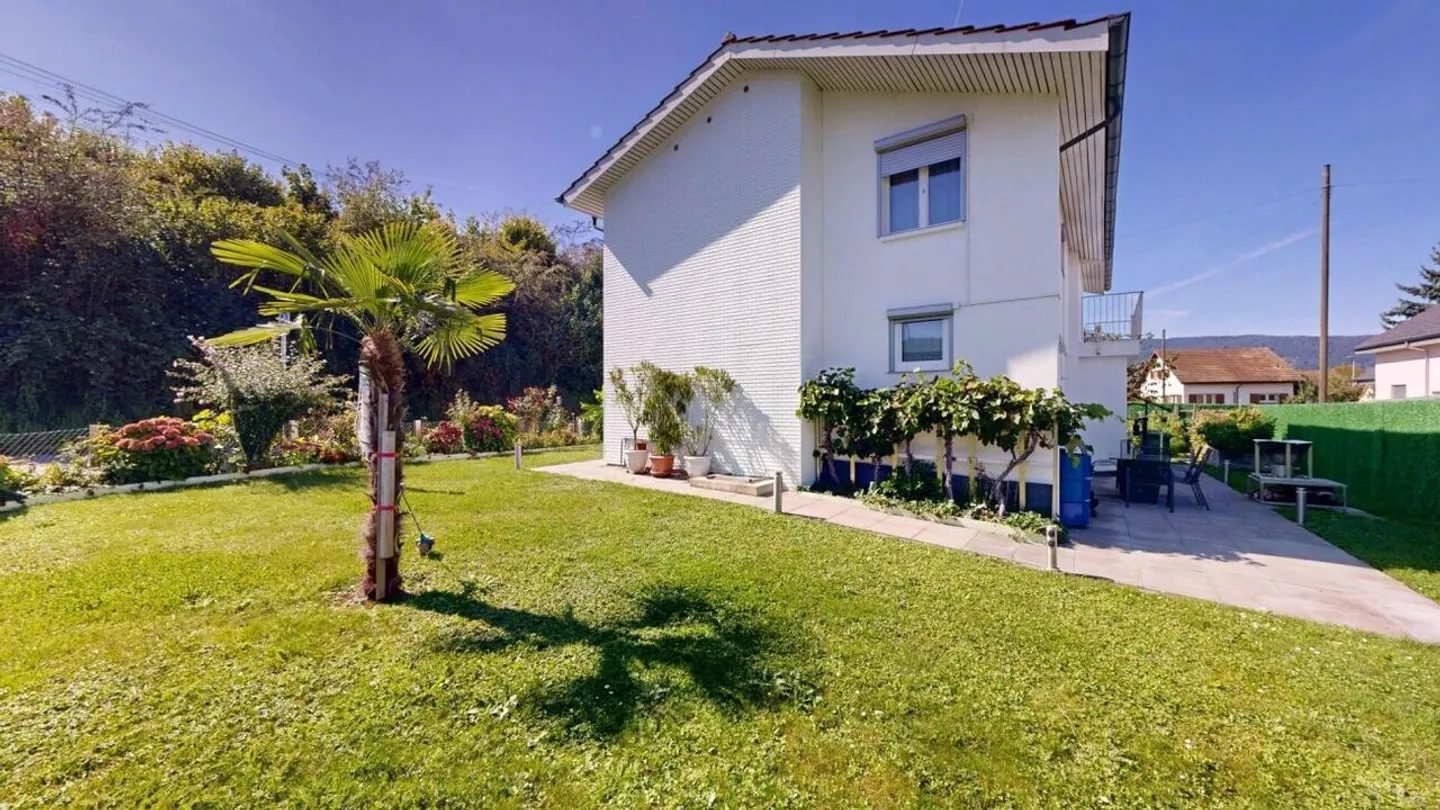 VILLA INDIPENDENTE DI 5,5 STANZE A DULLIKEN - COMPLETAMENTE RISTRUTTURATA - Foto 2 di 14