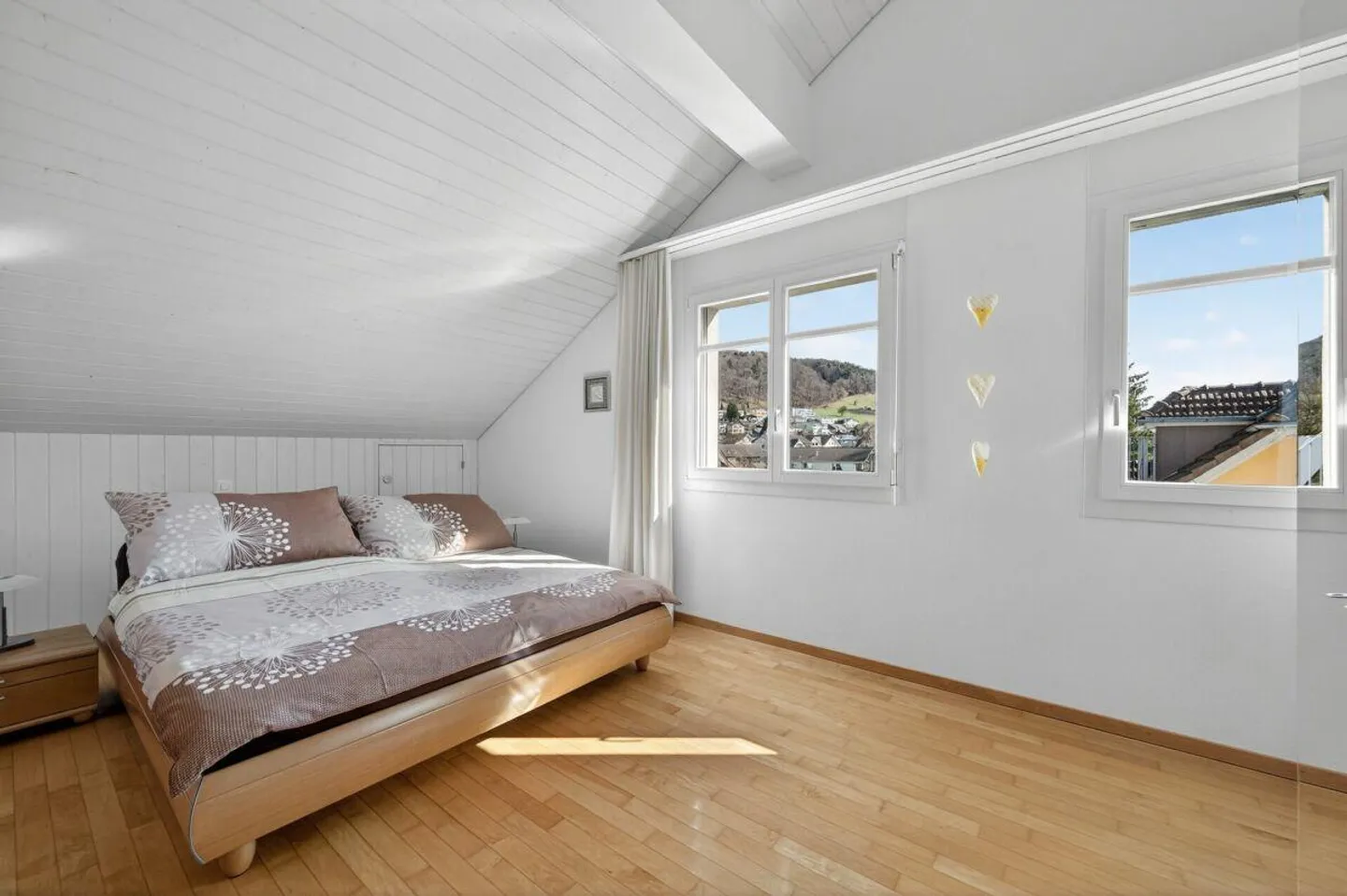 Une maison avec vue, bien entretenue et située au centre - Photo 12 sur 23