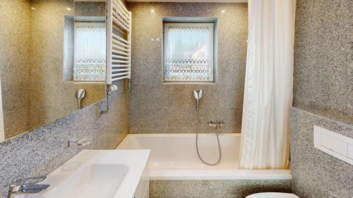 VILLA INDIPENDENTE DI 5,5 STANZE A DULLIKEN - COMPLETAMENTE RISTRUTTURATA - Foto 6 di 14