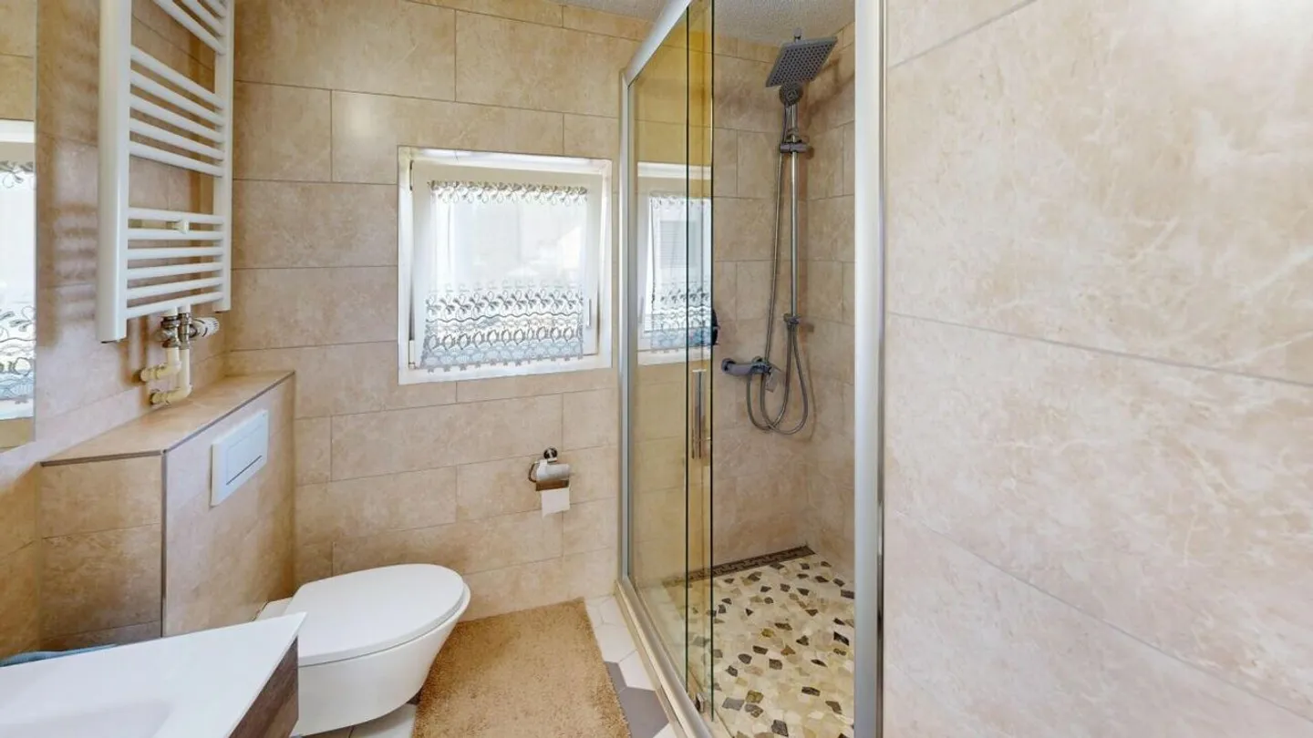 VILLA INDIPENDENTE DI 5,5 STANZE A DULLIKEN - COMPLETAMENTE RISTRUTTURATA - Foto 8 di 14