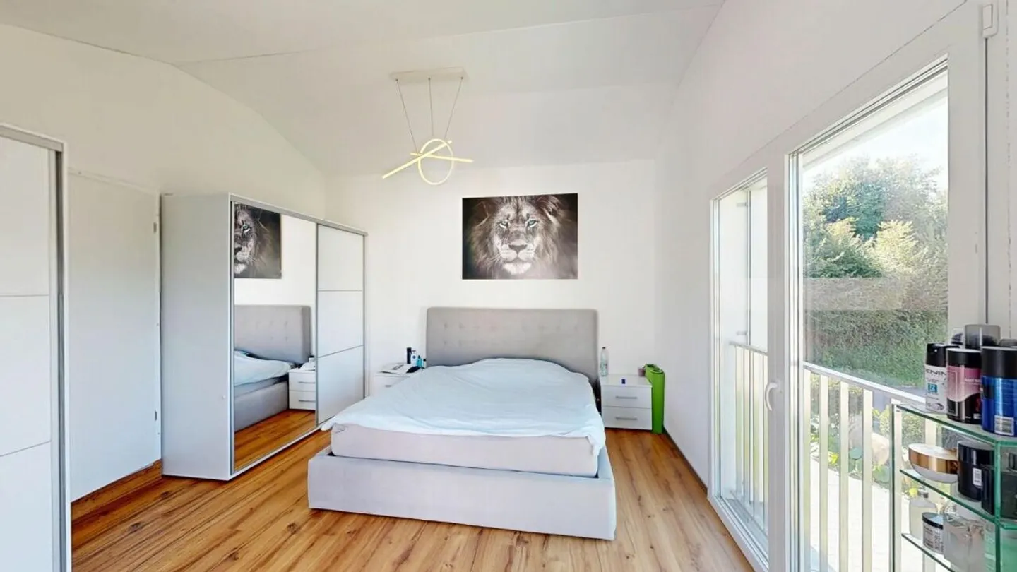 VILLA INDIPENDENTE DI 5,5 STANZE A DULLIKEN - COMPLETAMENTE RISTRUTTURATA - Foto 9 di 14