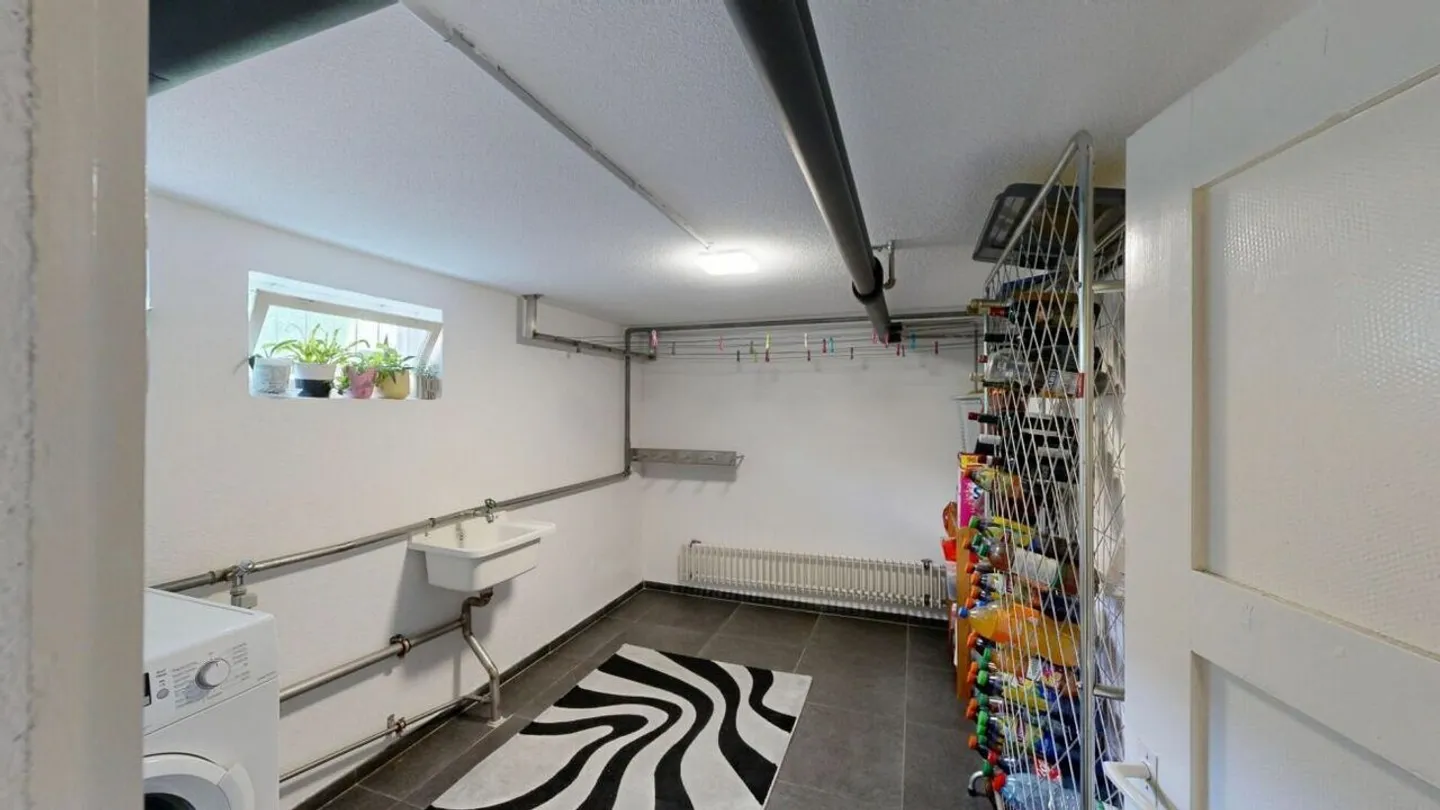 VILLA INDIPENDENTE DI 5,5 STANZE A DULLIKEN - COMPLETAMENTE RISTRUTTURATA - Foto 13 di 14