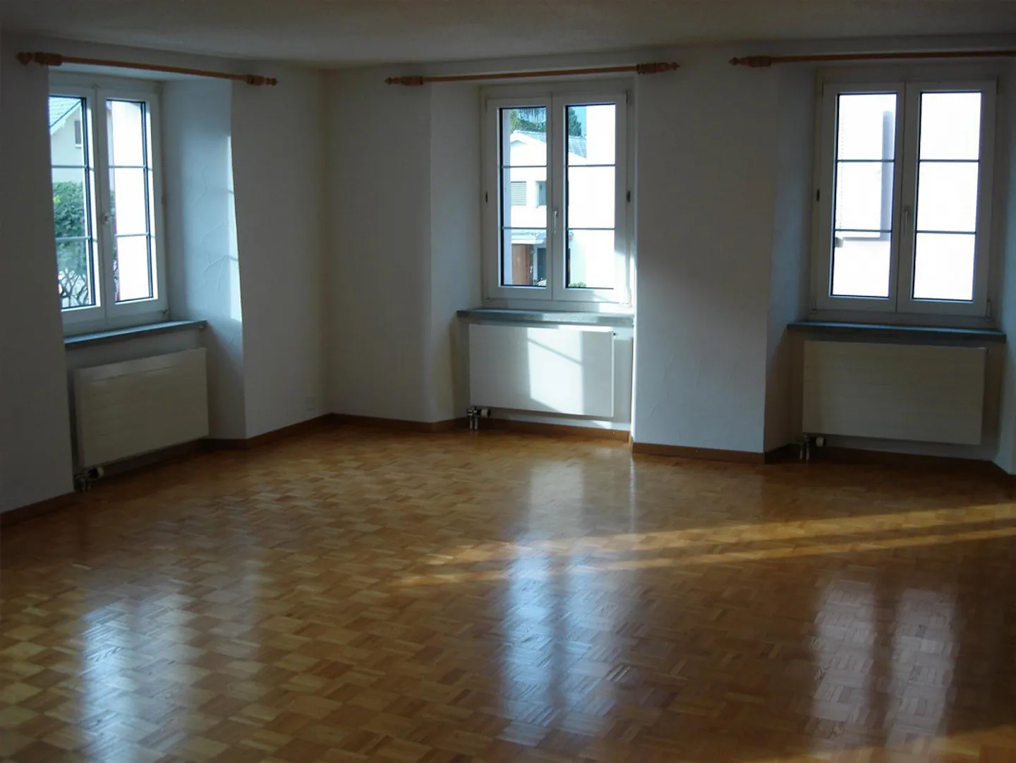 Appartement 2.5 pièces confortable et beau - Photo 3 sur 7