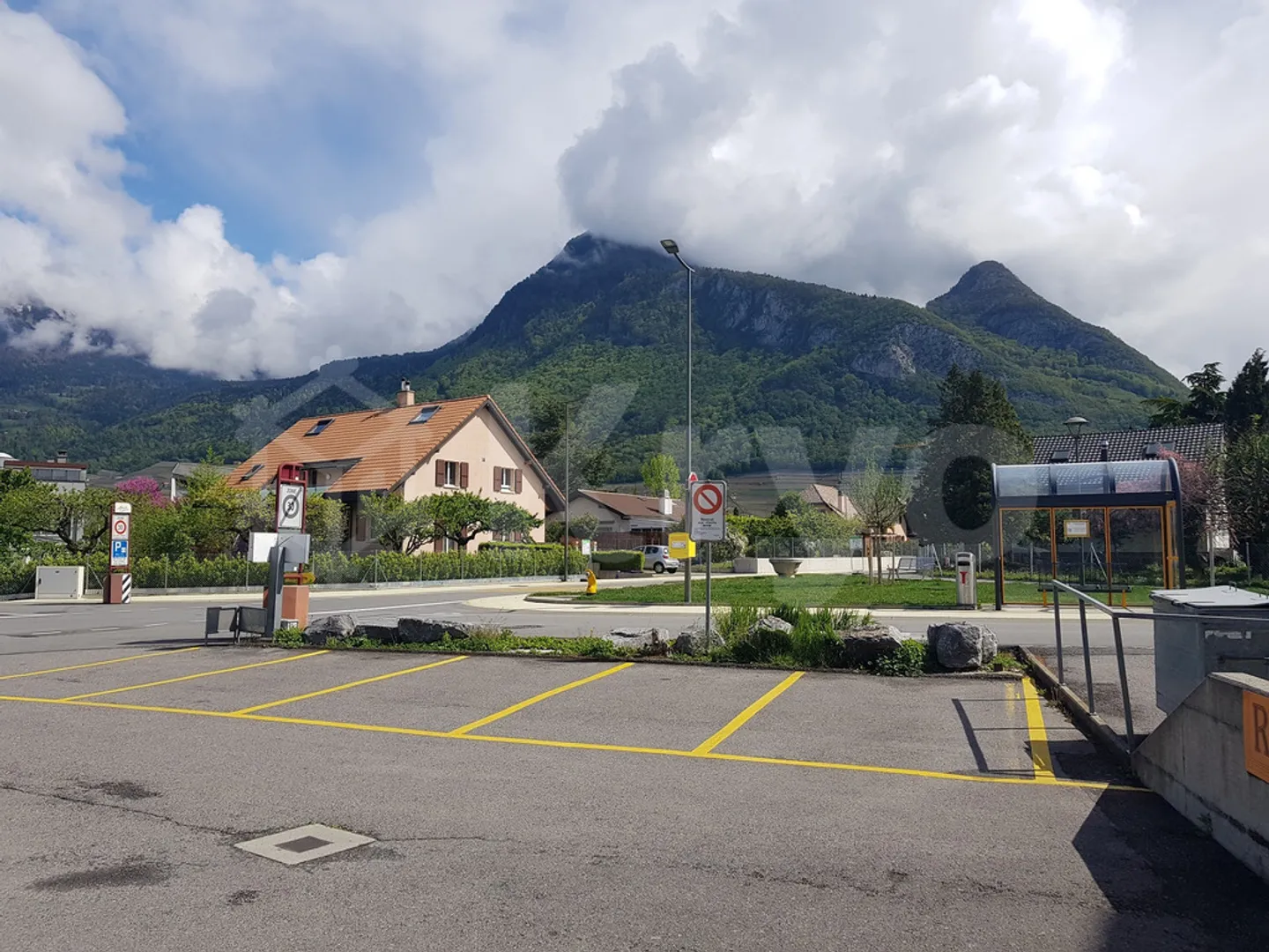 Plusieurs places de parc extérieures à louer - Photo 2 sur 2
