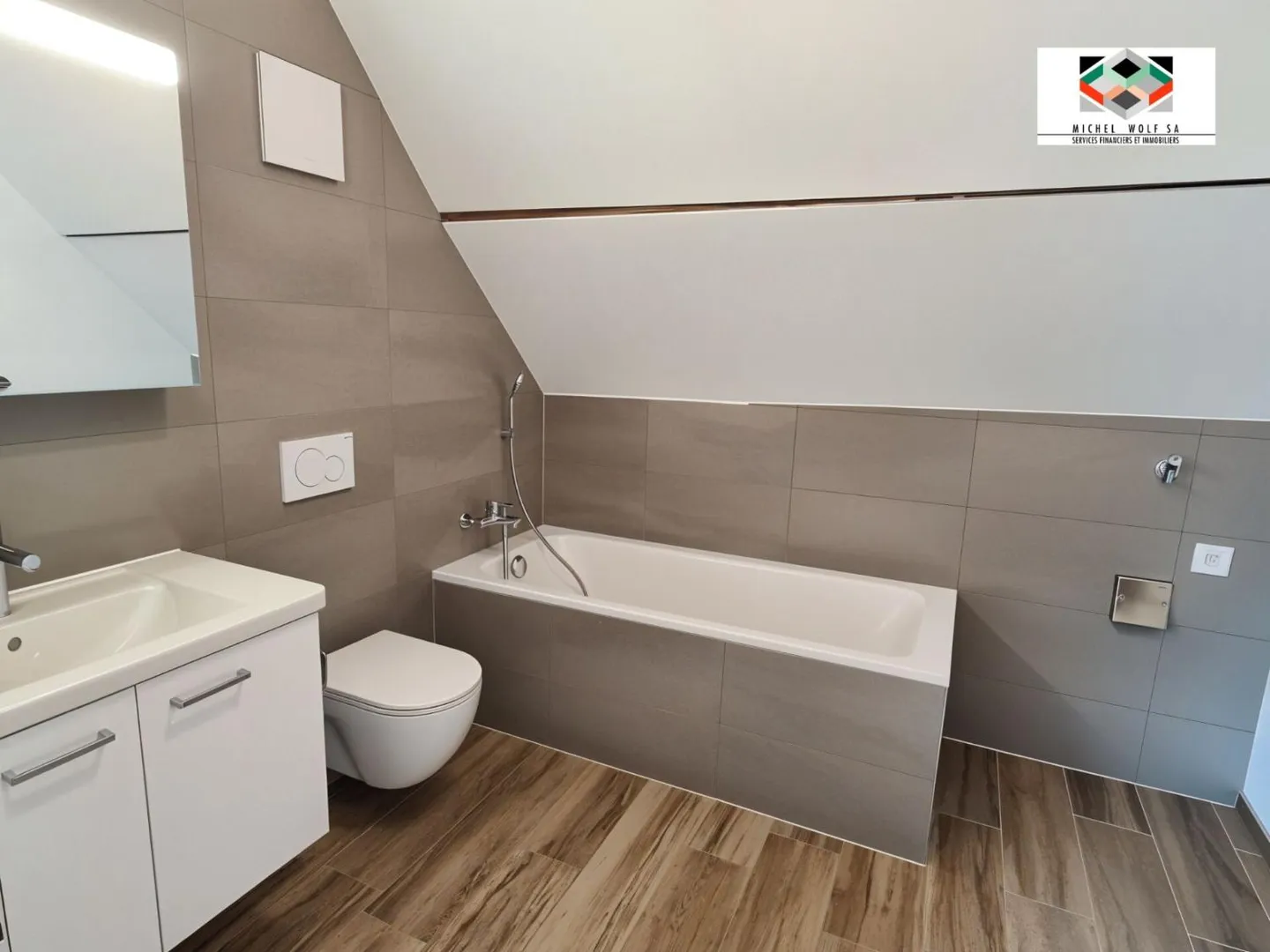 Charming Duplex Apartment in Hauterive - Photo 7 of 10